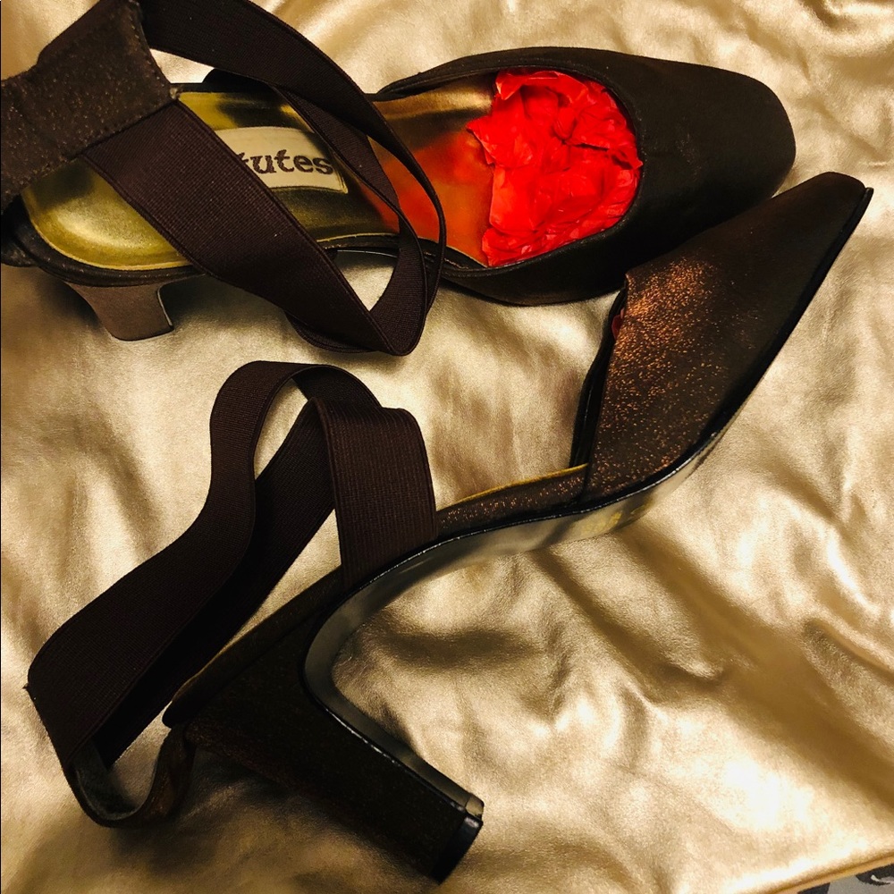 Evening wear satin cloth pumps